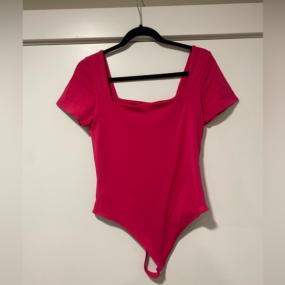 Babaton Tops - Babaton Contour Shortsleeved Squareneck Bodysuit in Bright Fuchsia